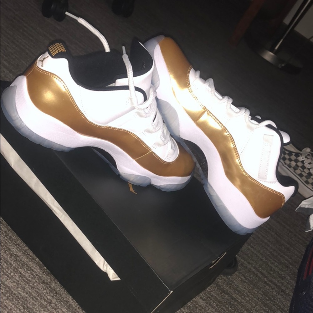 Jordan 11s Low (DS) w OG Box